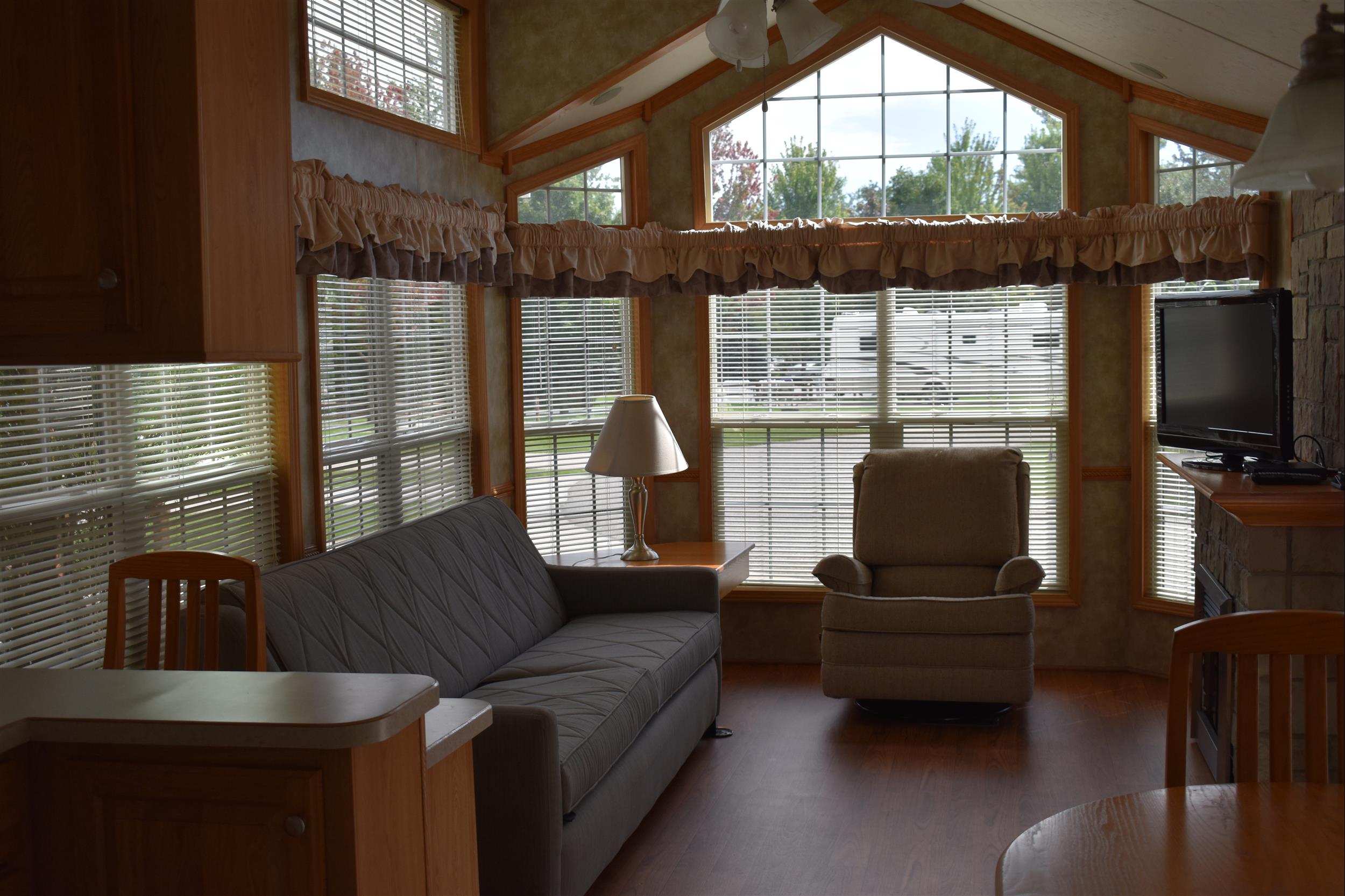 Living room of Deluxe Cottage 62.